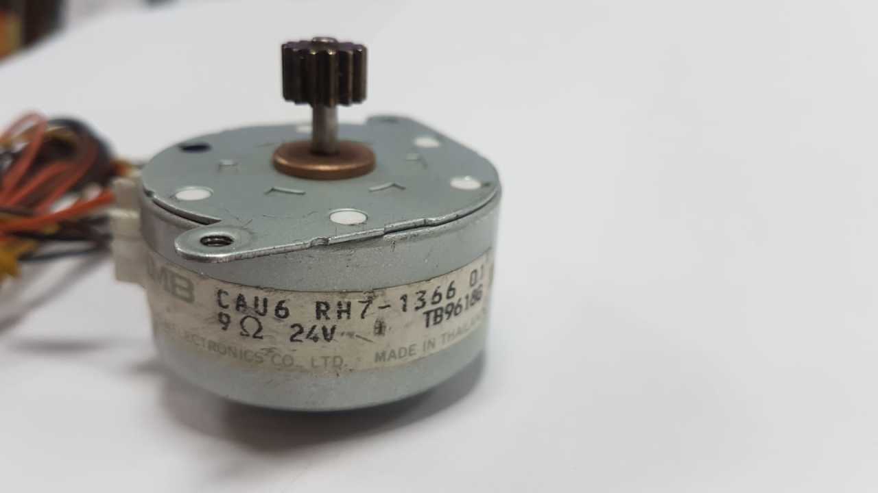 NMB STEP CAU6 RH7-1366 01 9 OHM 24 V