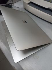 MacBook Pro 15'' A1990 2018 i7 16 GB RAM 500 GB SSD