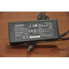 Toshiba PA3092U-1ACA Adaptör (15V 4A 60W) ADP-60FB