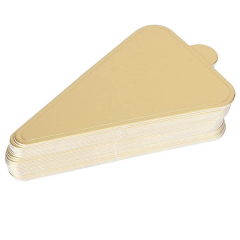 בסיס עוגת קרטון משולש בצבע זהב 11x7 ס