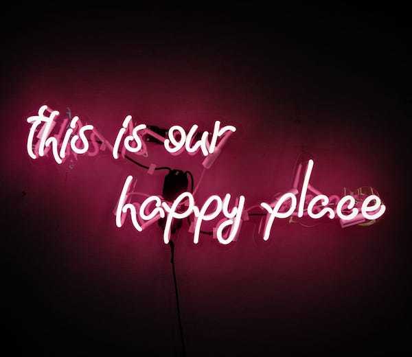 Happy Place Neon yazı