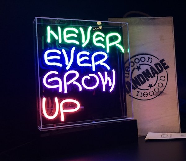 Never Neon Yazı