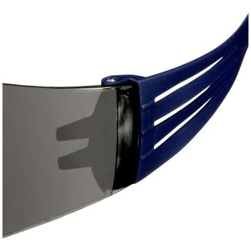 3M™ SecureFit™ 102 Koruyucu Gözlük, Çizilmeye Dirençli, Buğu Önleyici, Gri Polikarbon AS/AF Lens