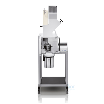 Retsch Sm 200 Kesmeli Öğütücü  Besleme Malzemesi: Yumuşak, Yarı Sert, Sert, Elastik Malzeme Giriş Büyüklüğü: < 60 X 80 mm Çıkış Büyüklüğü: 0.25 - 20 mm Hız, 50 Hz (60 Hz) De: 1,500 Dk-1