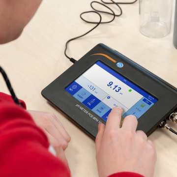 PCE BPH 10 Masa Tipi pH Metre  Bluetooth  -2,000... +19,999 pH /  -1999,9... +1999,9 mV / -10 ... +110 °C