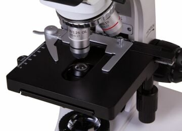 Levenhuk MED D20T LCD Dijital Trinoküler MikroskopBüyütme: 40–1000x. Trinoküler başlık, LCD ekranlı 5 MP dijital kamera