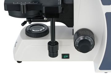 Levenhuk MED 45B Binoküler Mikroskop Büyütme: 40x–1000x. Binoküler başlık, sonsuzluk düzeltimli faz kontrast