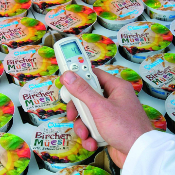 Testo 105 Saplama Tip Termometre HACCP Su Geçirmez  -50… +275 °C  Burgulu Ölçüm Ucu ile