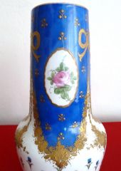 Sevres damgalı porselen vazo 19 Y.y. Y:27cm.