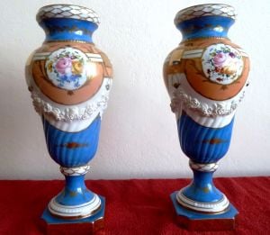 Orijinal Sevres damgalı çift vazo. 19. Y.y. Y:30cm.