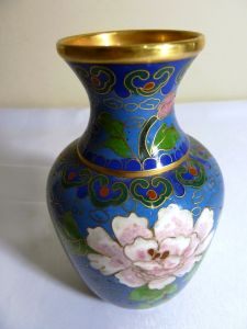 Cloisonne mine işlemeli vazo. Y:12 cm