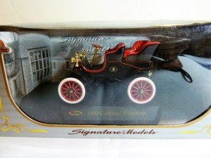 1903 Cadillac Runabout diecast araba. Signature Models üretimi. Kutuludur. 1/32