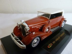1933 Cadillac Fletwood Coupe diecast araba. Kutulu. Signature Models üretimi. 1/32