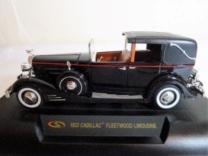 1933 Cadillac Fletwood Limousine diecast araba. Kutulu. Signature Models üretimi. 1/32