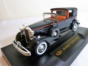 1933 Cadillac Fletwood Limousine diecast araba. Kutulu. Signature Models üretimi. 1/32