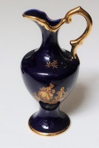 Limoges imzalı porselen el boyaması kulplu sürahi Y. 17cm.