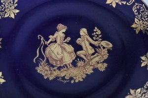 Limoges imzalı el boyaması porselen tabak. Ç:25cm