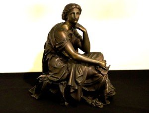 Moreau imzalı Fransız bronz bayan heykeli 19 Y.y. Y:32cm Taban 35x30cm.