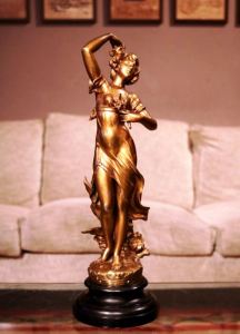 Charles Georges Ferville-Suan (1847-1925) imzalı tutya bayan heykeli.  Ahşap kaideli.  Y: 43 cm.