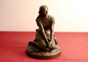 Barbedienne, Henri Chapu (1833-1891) imzalı Fransız bayan heykeli. 19. Y.y.   Y:24cm. Taban Çapı:16cm