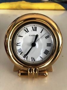 Cartier Colisee orijinal kutulu ve sertifikalı, altın  kaplama alarmlı  masa  saati. Y:9,5 cm. Çapı.8cm.