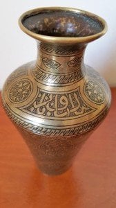 Bronz yüzeyi el kakmalı İslamik antika vazo. 19. Y.y. Y:17cm