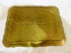 Papier mache, altın vermeyli el boyaması tepsi. 36x29 cm.
