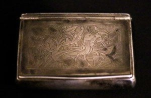 Van  damgalı, kalem işi kuş figürlü gümüş tütün sigara kutusu. 136 gr 9x6cm.