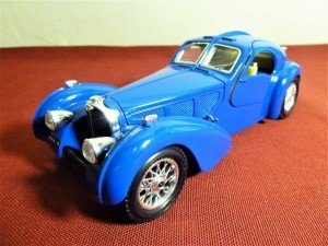 Bugatti Atlantic 1936 diecast metal araba. Burago üretimi. 1:24