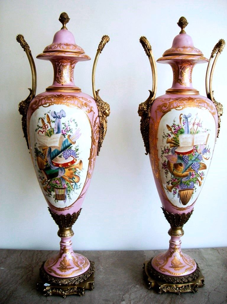 Sevres imzalı çift porselen vazo, bronz kare kaideli Y:80 cm.