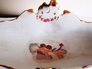 Sevres damgalı el boyaması porselen oval  jardiniere.   36x61x30 cm.