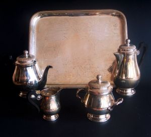 Christofle damgalı gümüş kaplama, 4+1 çay seti.