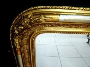 Ahşap el oyması Osmanlı dönemi altın varaklı ayna. Boyutları 80x90cm