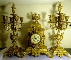 Fransız bronz saat ve çift 4 kollu şamdan takımı. 19 Y.y. Saat Y.47cm. Şamdan Y.55cm