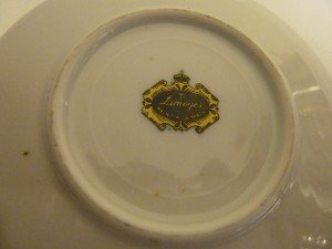 Limoges imzalı bronz aplikeli porselen el boyaması tabak. Ç:11 cm