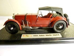 1934 Aston Martin Mark II diecast metal araba. Signature üretimi. 1:18