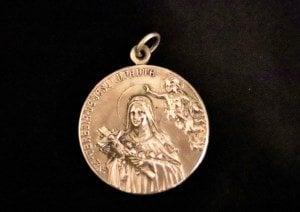 Gümüş ön yüzeyi''Papa'', arka yüzeyi ''Meryem Ana''  madalyon kolye ucu.  Çapı:4 cm. 34gr.