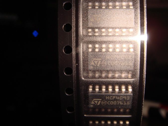 HEF4093BT SMD ENTEGRE