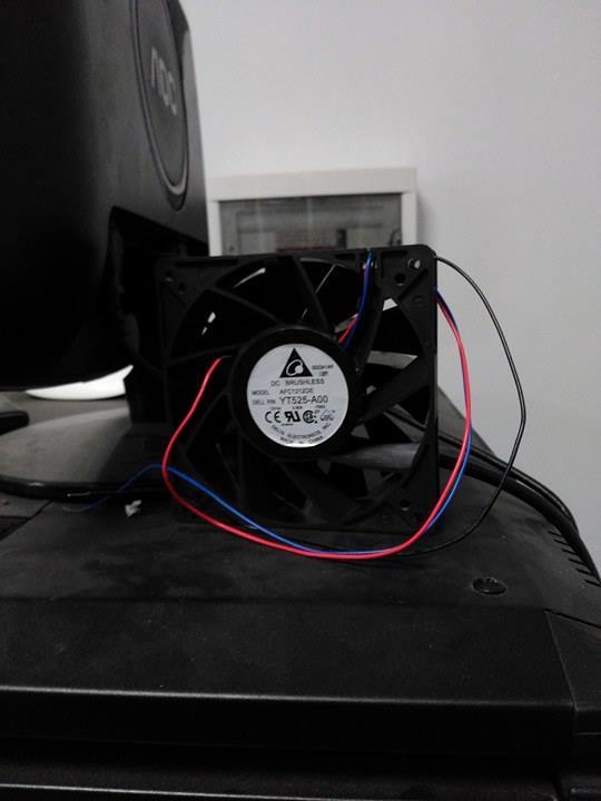 YTS25 -A100 3523A14R 12 V DC  DELTA FAN BURENDEL