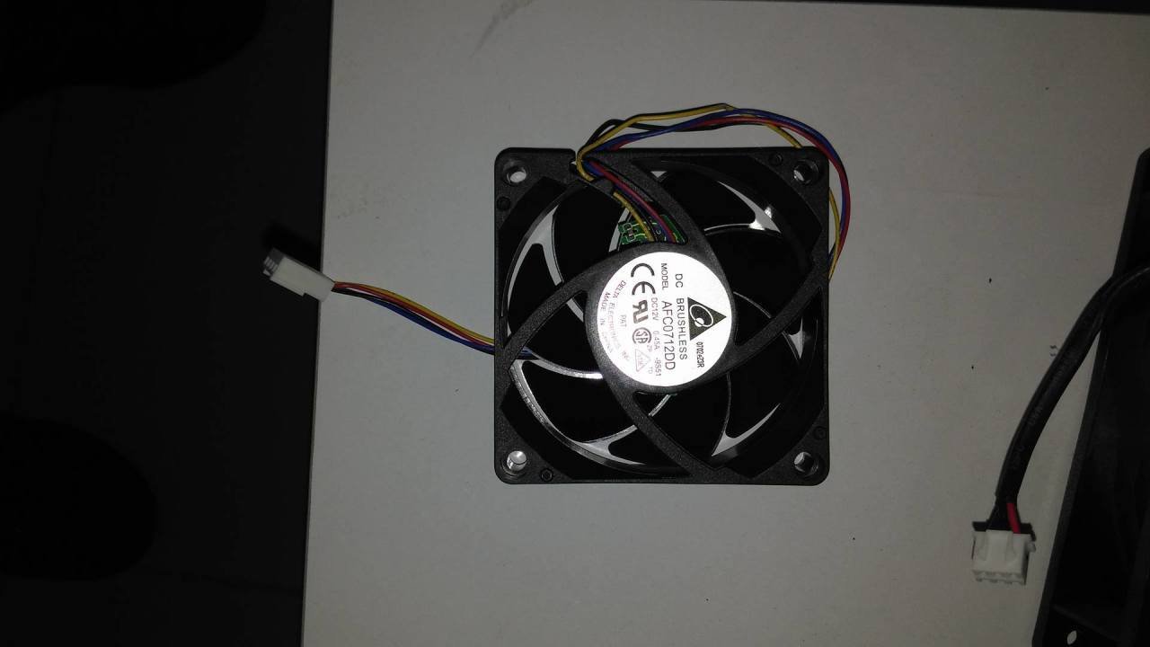 AFC0712 DD  9SS1 0702ER23R 12V DC 0.45mA DELTA FAN BURENDEL