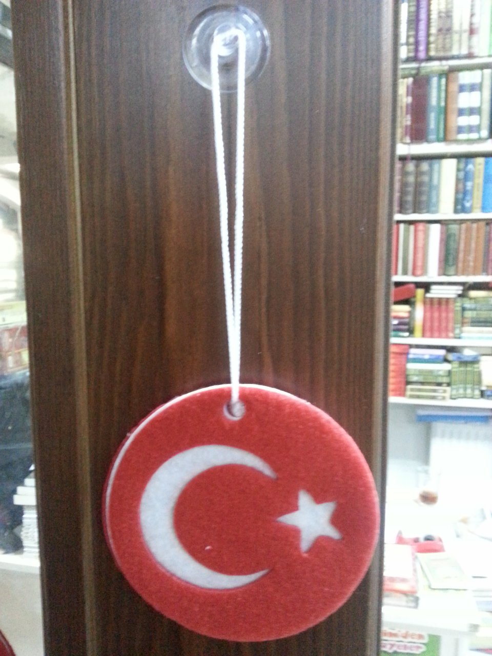 Keçe Türk Bayrağı, Öpücük Askılı