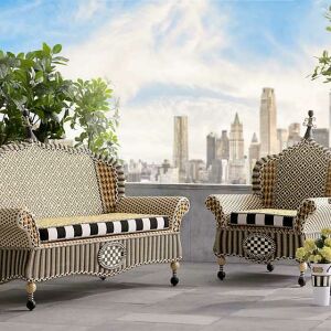 Courtyard Outdoor Loveseat - Queen Bee