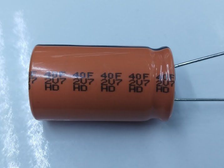40F 2V7  40 Farad 2,7 Volt