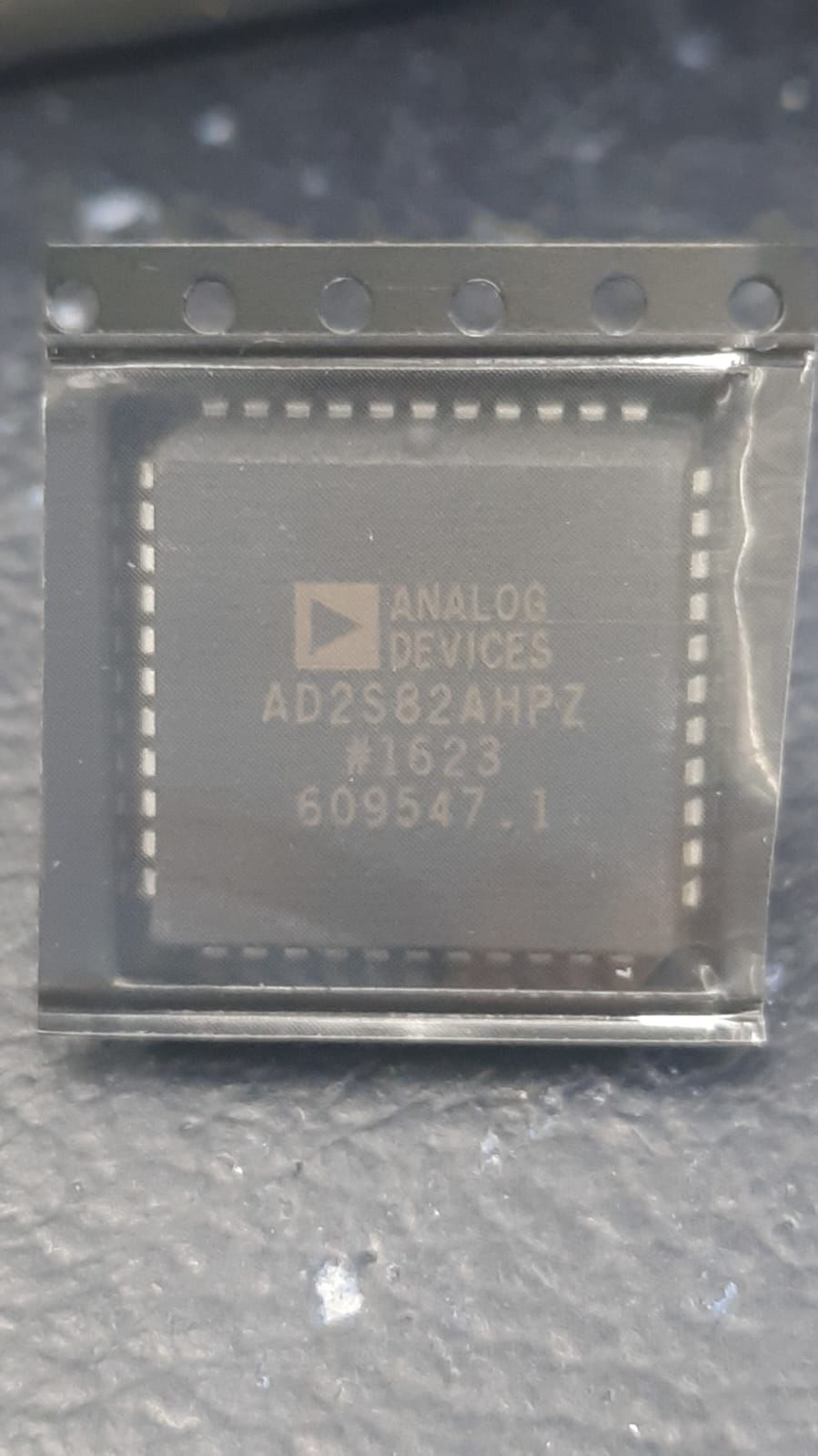 AD2S82AHP