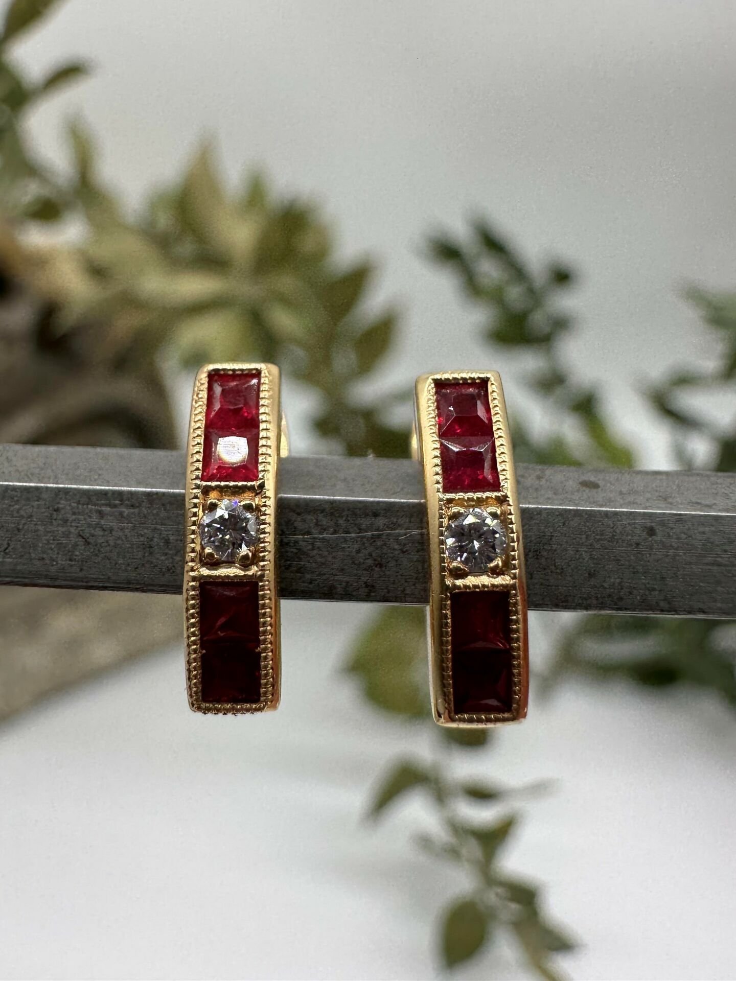 Ruby Pırlantalı Yakut Küpe