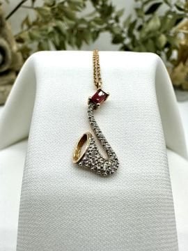 Saxophone Pırlantalı Yakut Kolye