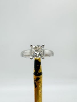 1.00ct Prenses Kesim Tektaş Yüzük