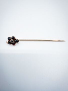Garnet Broş