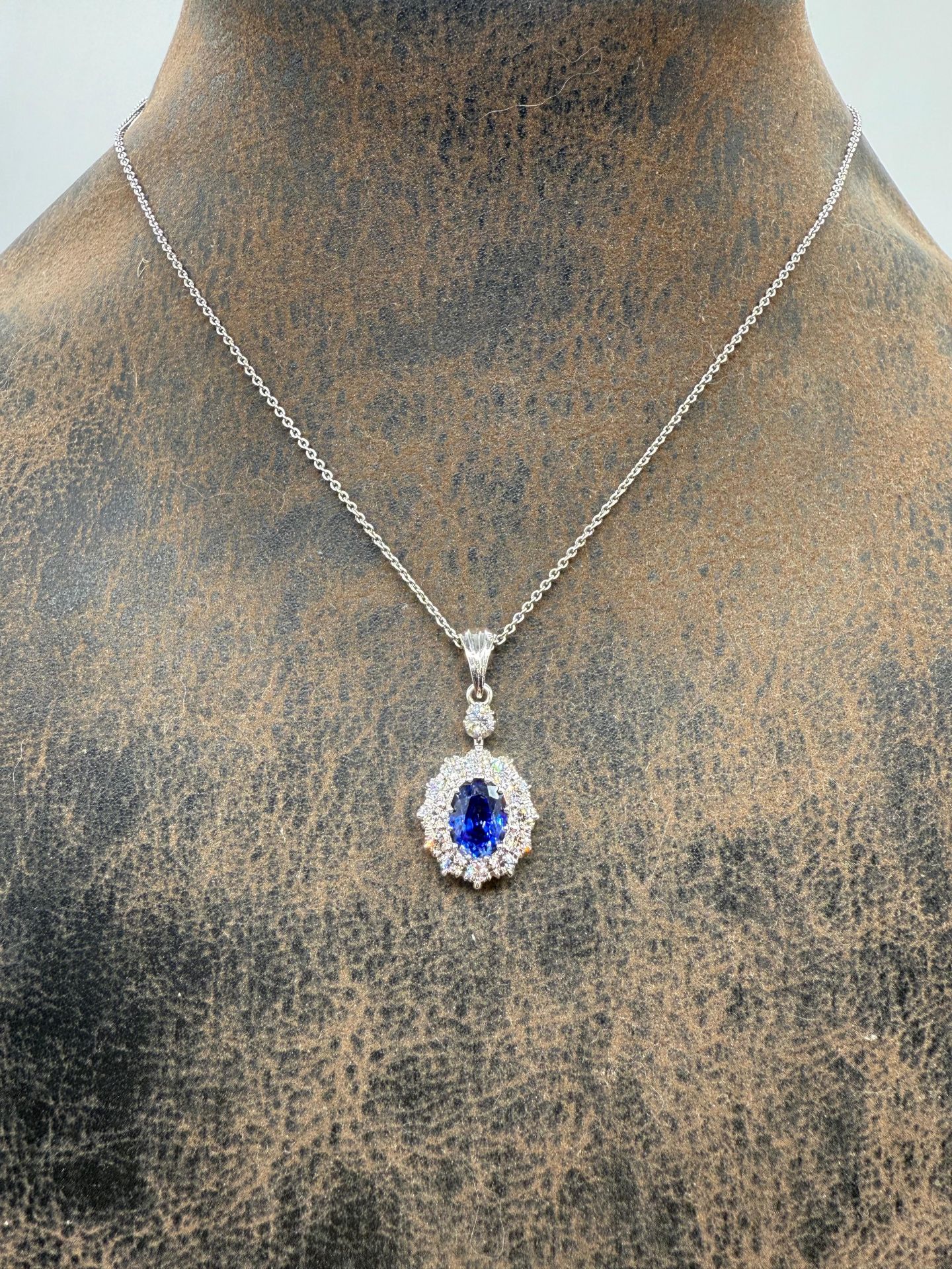 Pırlantalı Safir Kolye