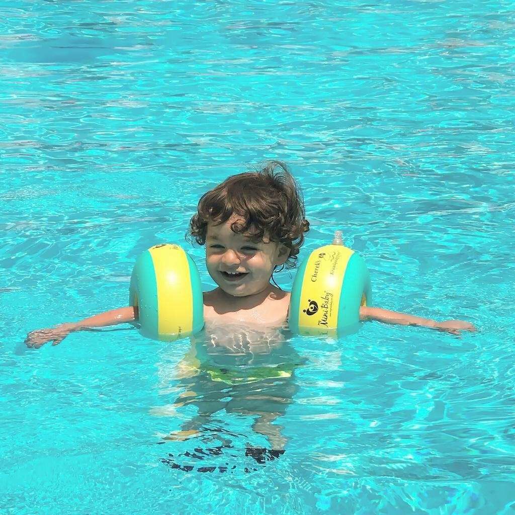 Welche Vorteile bietet die Myminibaby-Schwimmhilfe für die Gleichgewichtsfähigkeit von Babys?